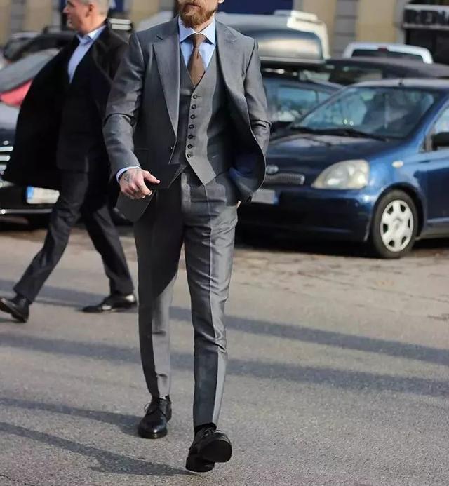 定制西装,到底应不应该配上一件马甲?