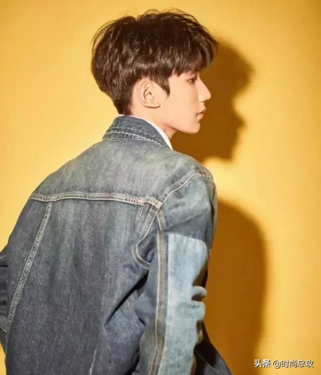 王源又帅了不少,新节目穿牛仔套装真养眼,内搭简约尽显少年气息