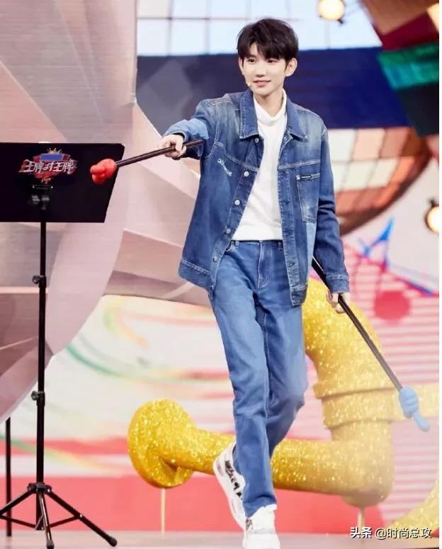 王源又帅了不少,新节目穿牛仔套装真养眼,内搭简约尽显少年气息