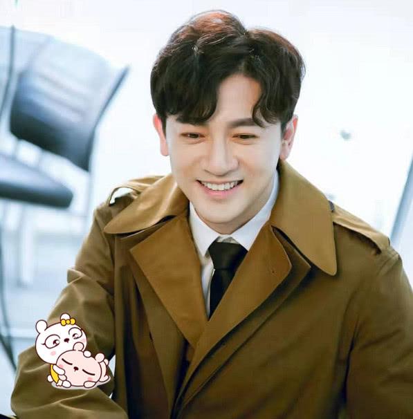 苏有朋只不过烫了“羊毛卷”,颜值就回到巅峰,乖乖虎又回来了!