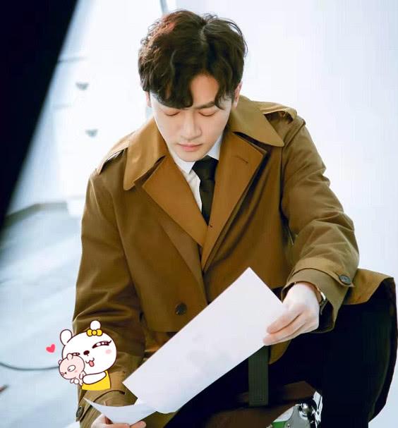 苏有朋只不过烫了“羊毛卷”,颜值就回到巅峰,乖乖虎又回来了!