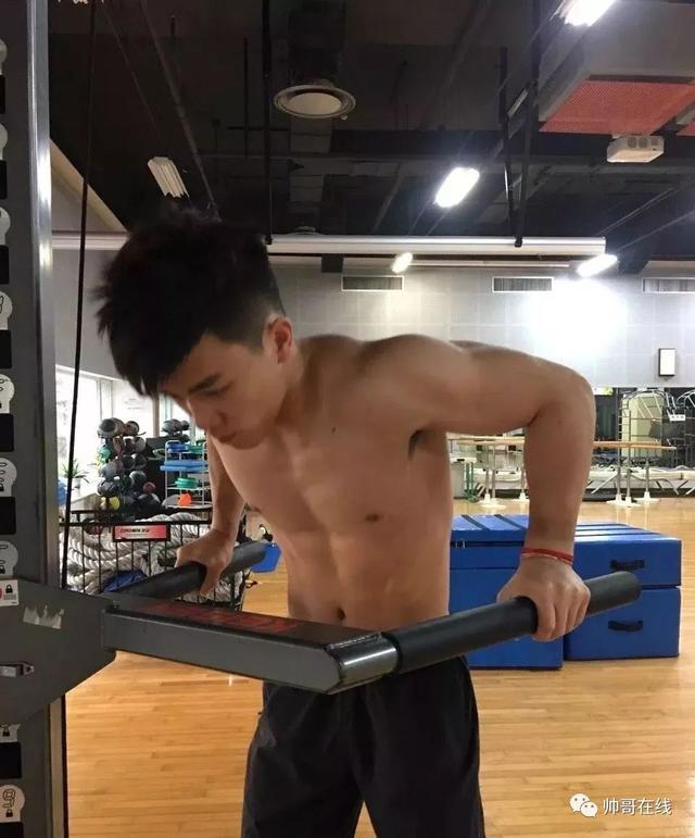 肌肉体操帅哥纪练深火了,萌脸小奶狗有颜有实力~