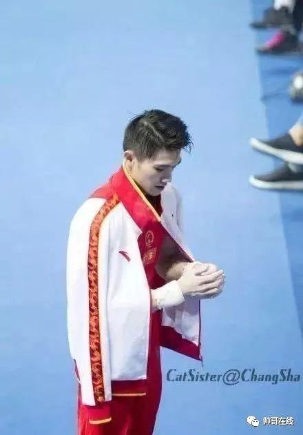 肌肉体操帅哥纪练深火了,萌脸小奶狗有颜有实力~