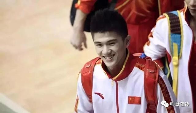 肌肉体操帅哥纪练深火了,萌脸小奶狗有颜有实力~