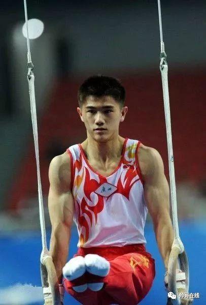 肌肉体操帅哥纪练深火了,萌脸小奶狗有颜有实力~