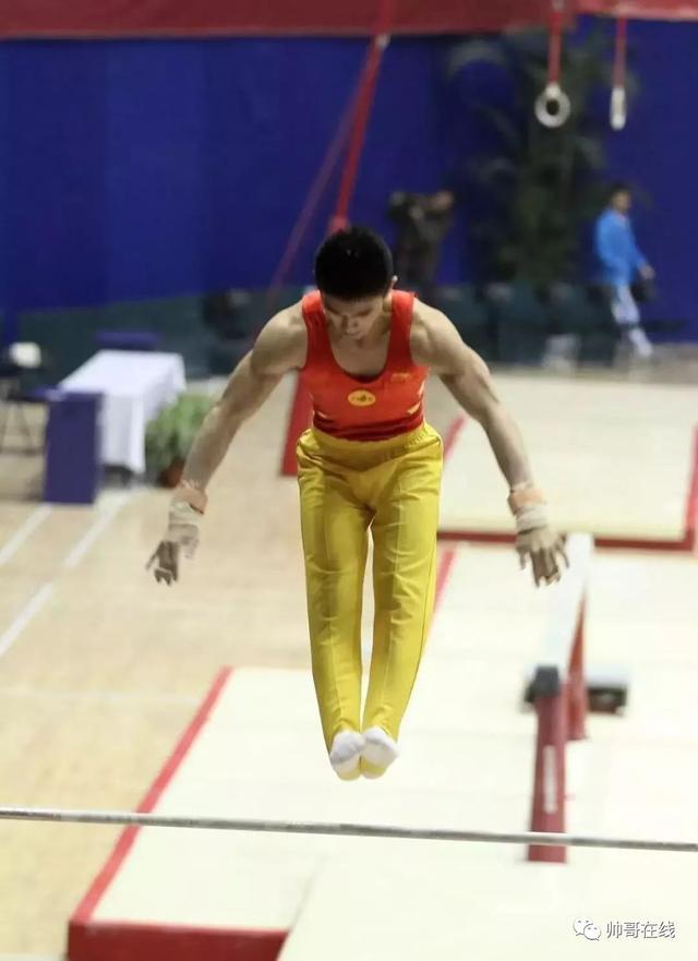 肌肉体操帅哥纪练深火了,萌脸小奶狗有颜有实力~