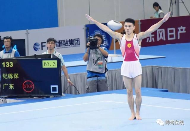 肌肉体操帅哥纪练深火了,萌脸小奶狗有颜有实力~