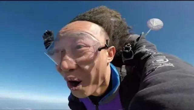 微胖圆脸男生剪什么发型好?