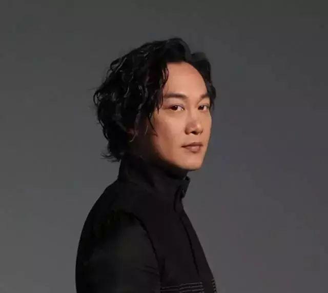 微胖圆脸男生剪什么发型好?