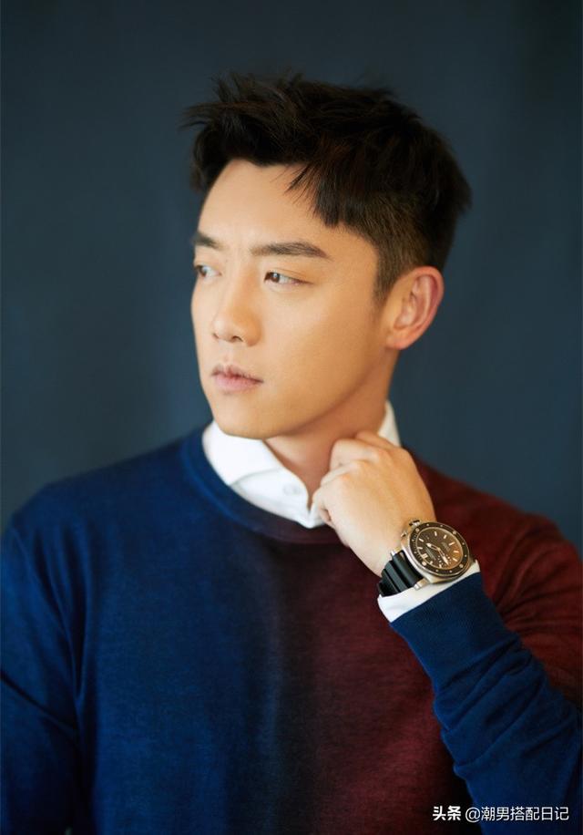 郑恺黑色西服套装笔挺利落,都市熟男范儿十足,精英感尽显