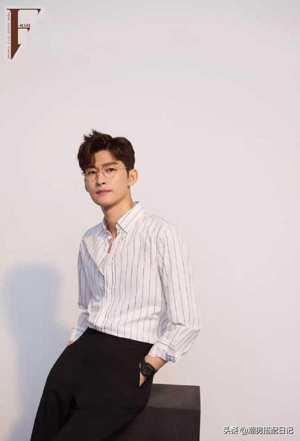 王子异 张翰穿格纹大衣,内搭白色连帽衫,网友;越活越年轻了