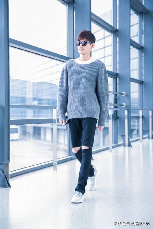 王子异 张翰穿格纹大衣,内搭白色连帽衫,网友;越活越年轻了