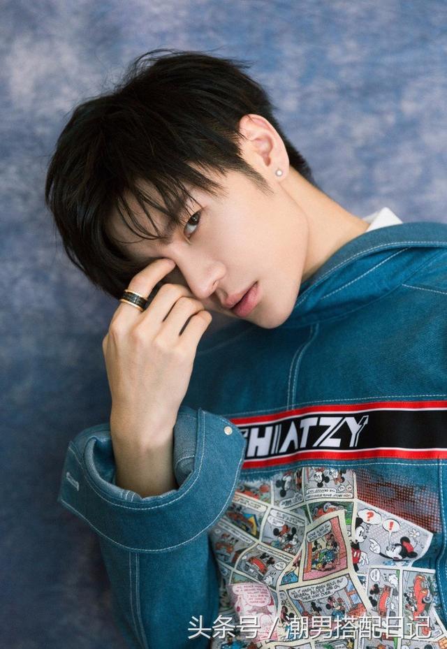 春晚常驻男孩王嘉,穿搭一流,抹不去的少年感