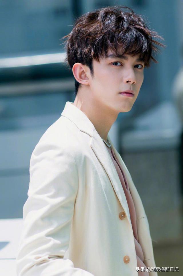 吴磊式教科书级穿搭,带你领略最新时尚潮流趋势