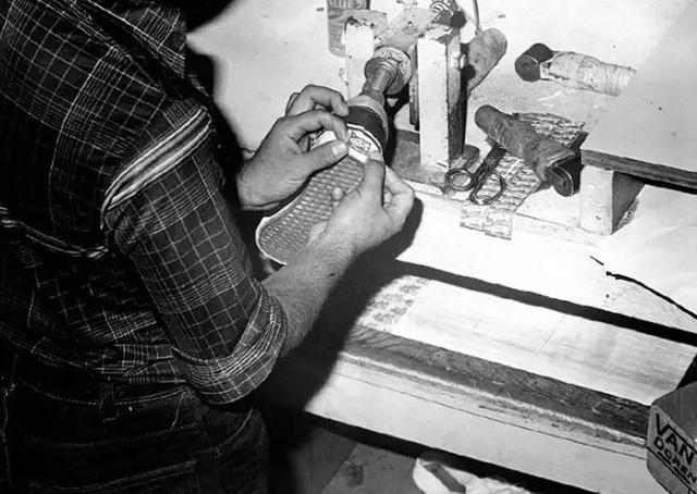 如何鉴定VANS鞋真伪,难道真的要扔一下试试?