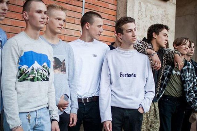 基础卫衣挑花眼,圆领和连帽到底有什么区别?