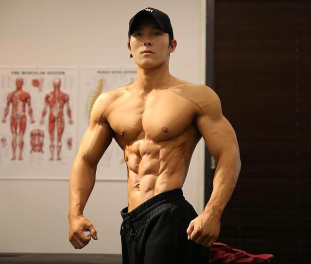 4个动作,教你练出好看腹肌,赶紧练起来吧