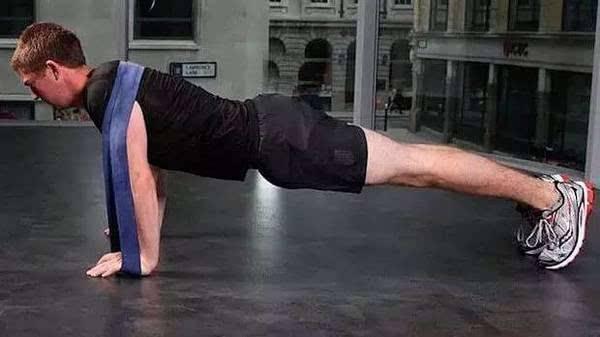 这样做俯卧撑是错误的,你是不是也在这样做?