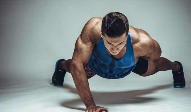 这样做俯卧撑是错误的,你是不是也在这样做?