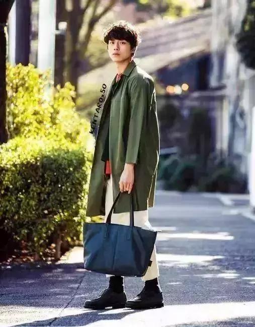 唱歌跳舞俱佳的张艺兴 穿搭也很厉害!