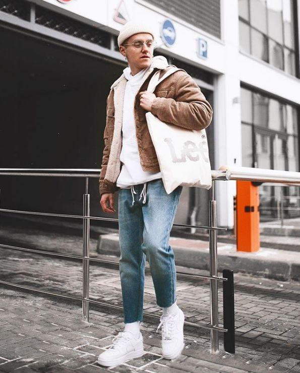 穿牛仔裤懒得卷裤脚?试试时髦的毛边款式