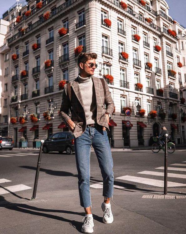 穿牛仔裤懒得卷裤脚?试试时髦的毛边款式