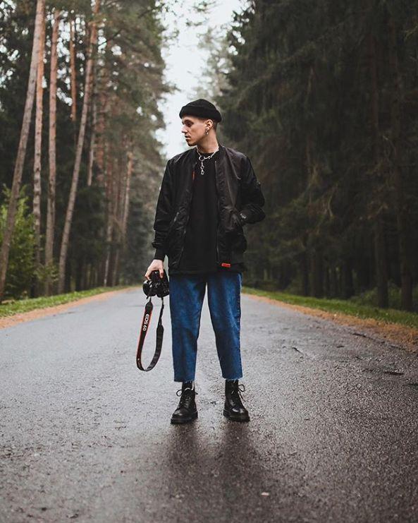 穿牛仔裤懒得卷裤脚?试试时髦的毛边款式