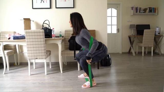 反向弹力带深蹲,这个深蹲方式,你应该掌握到手