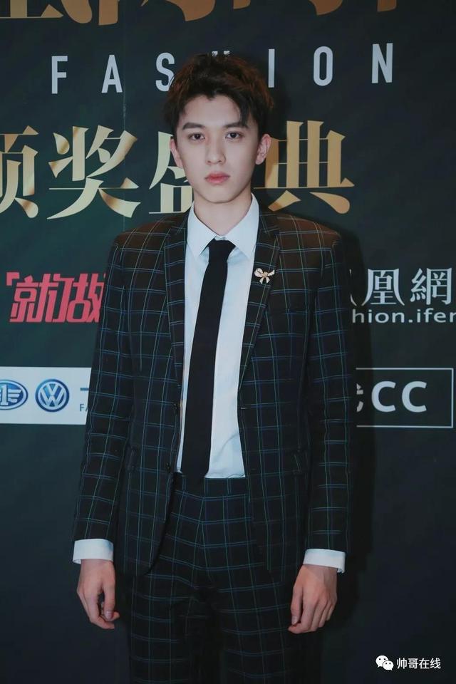 盘一盘青春的偶像,独具一格的校草——赵某某!