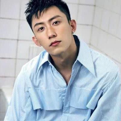 四大男明星型男穿衬衣,差距一目了然,他门竟然,穿的这么好看!