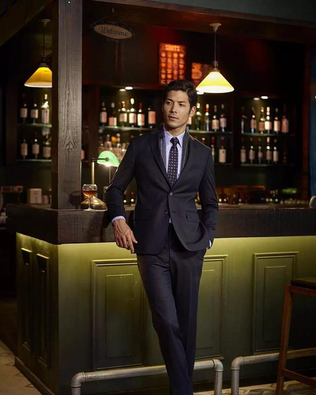 男模被批修图过猛?真相是那里歪了