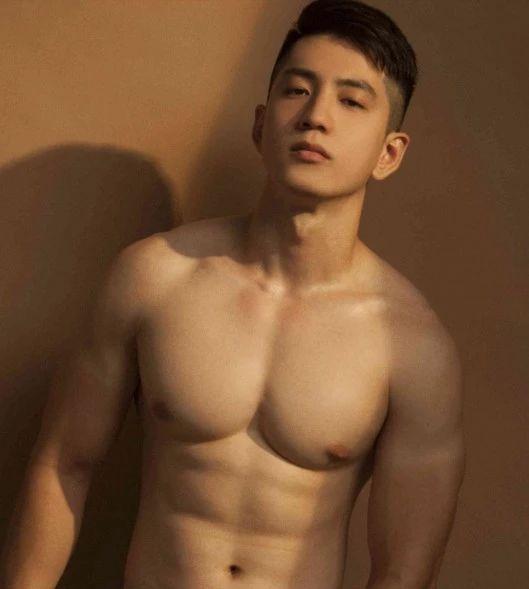 男模被批修图过猛?真相是那里歪了