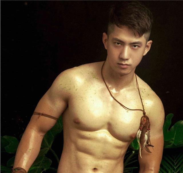 男模被批修图过猛?真相是那里歪了