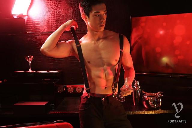 男模被批修图过猛?真相是那里歪了