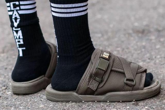 摆脱土味凉鞋,这样穿再也没人说你是大叔了!