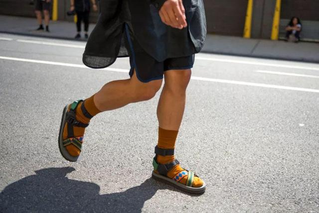 摆脱土味凉鞋,这样穿再也没人说你是大叔了!