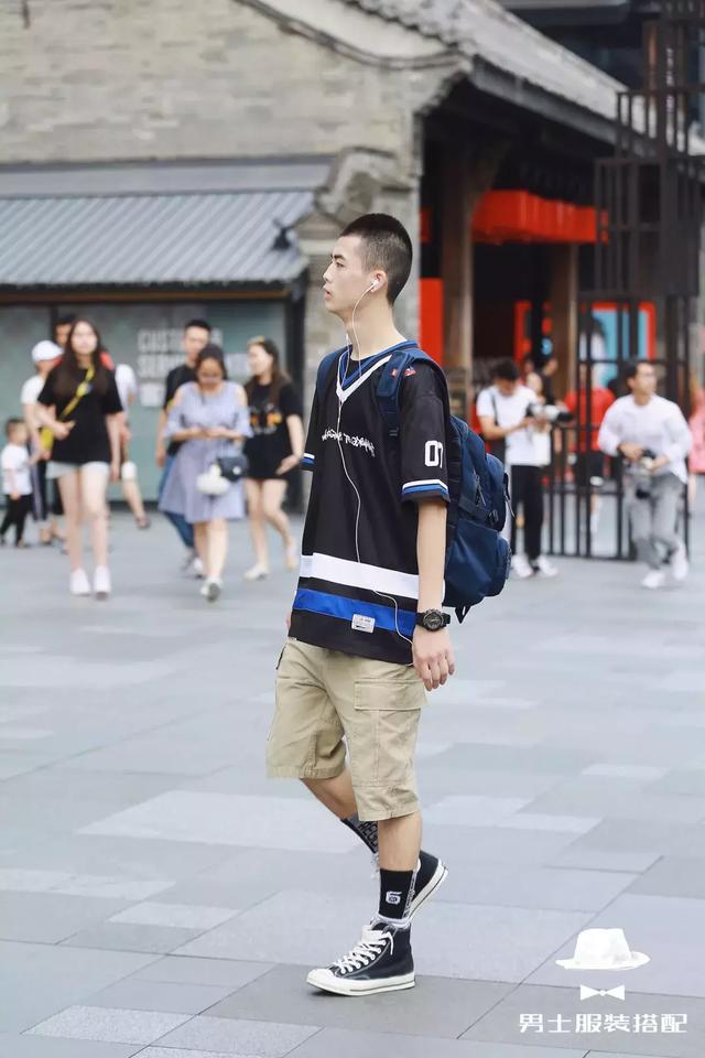 打了几十年球,你才告诉我「球衣」还可以这样穿搭上街?