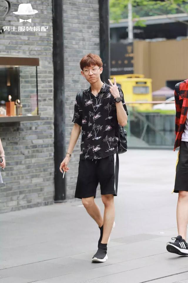 如何将基础款的衬衫穿出高级感?