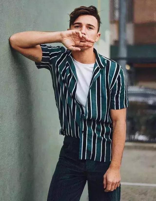 短袖衬衫很土味?那是你还没穿对!