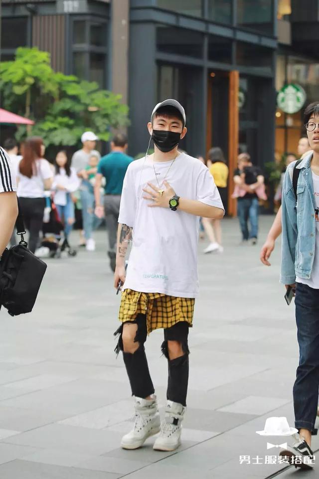 这个夏天,如何把白T恤穿得跟别人不一样?