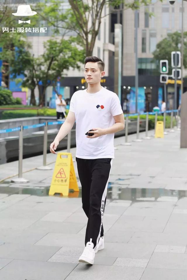 这个夏天,如何把白T恤穿得跟别人不一样?