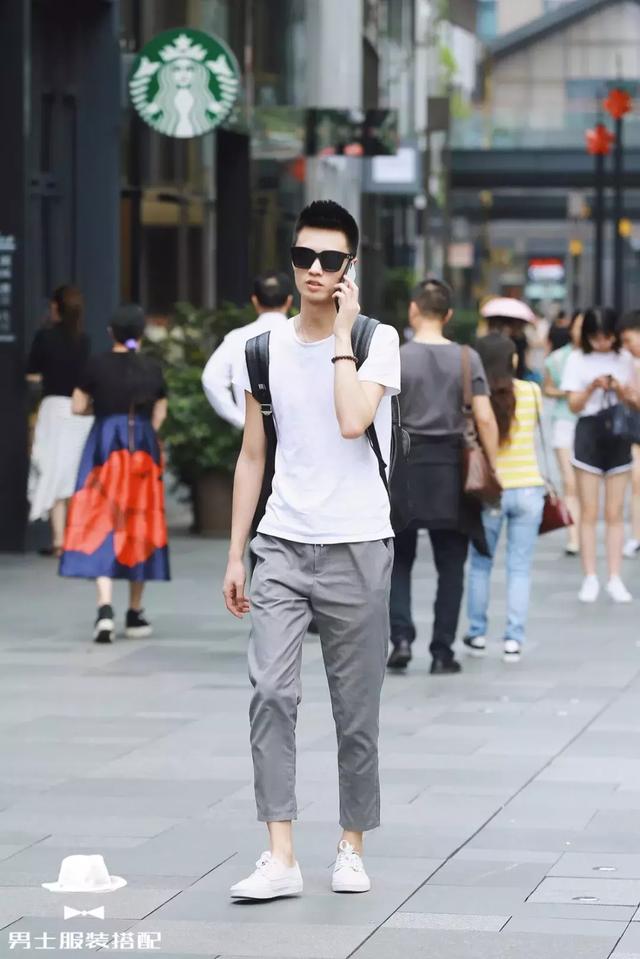 这个夏天,如何把白T恤穿得跟别人不一样?