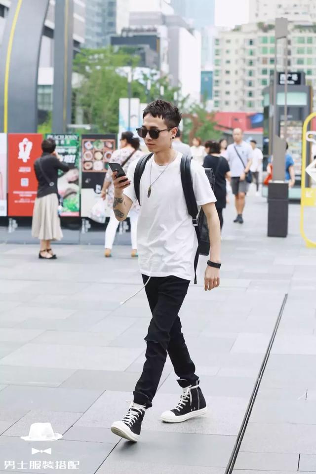 这个夏天,如何把白T恤穿得跟别人不一样?