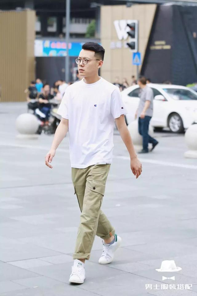 这个夏天,如何把白T恤穿得跟别人不一样?