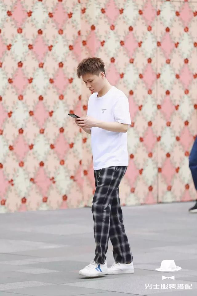 这个夏天,如何把白T恤穿得跟别人不一样?