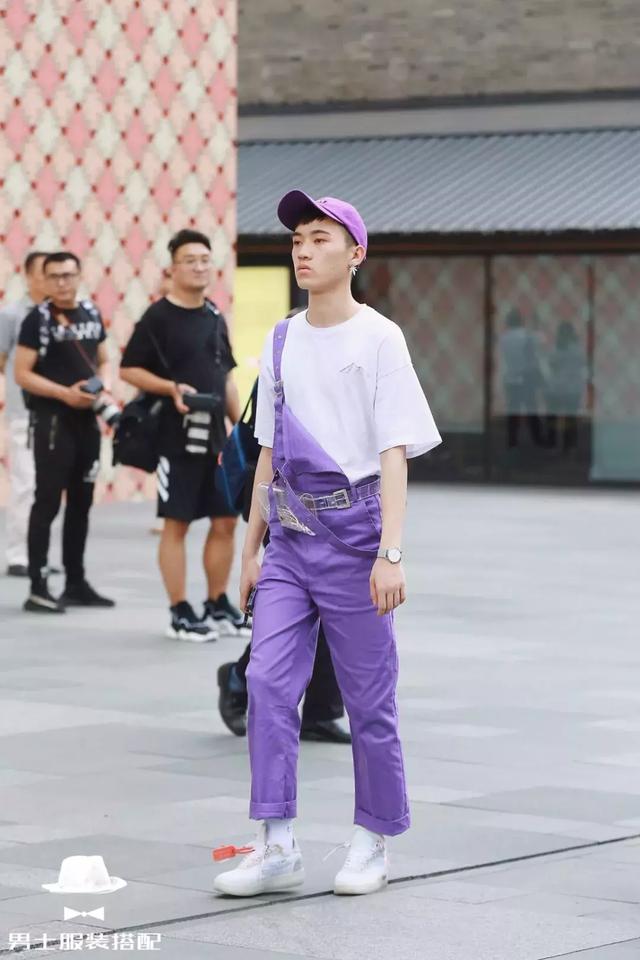 这个夏天,如何把白T恤穿得跟别人不一样?