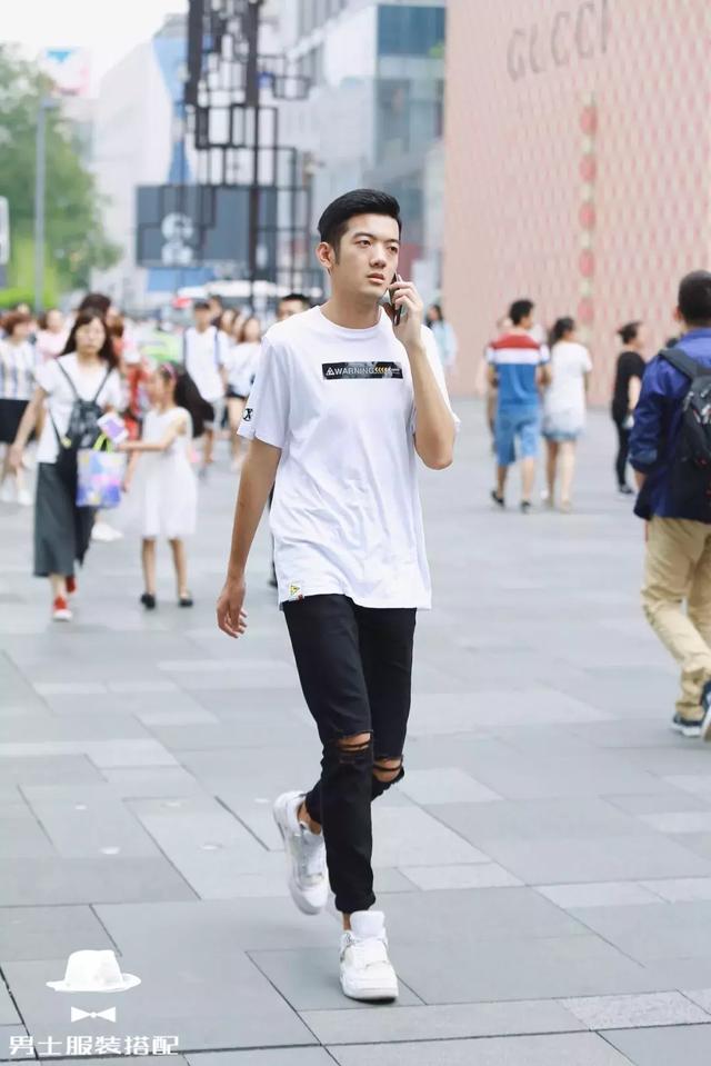 这个夏天,如何把白T恤穿得跟别人不一样?
