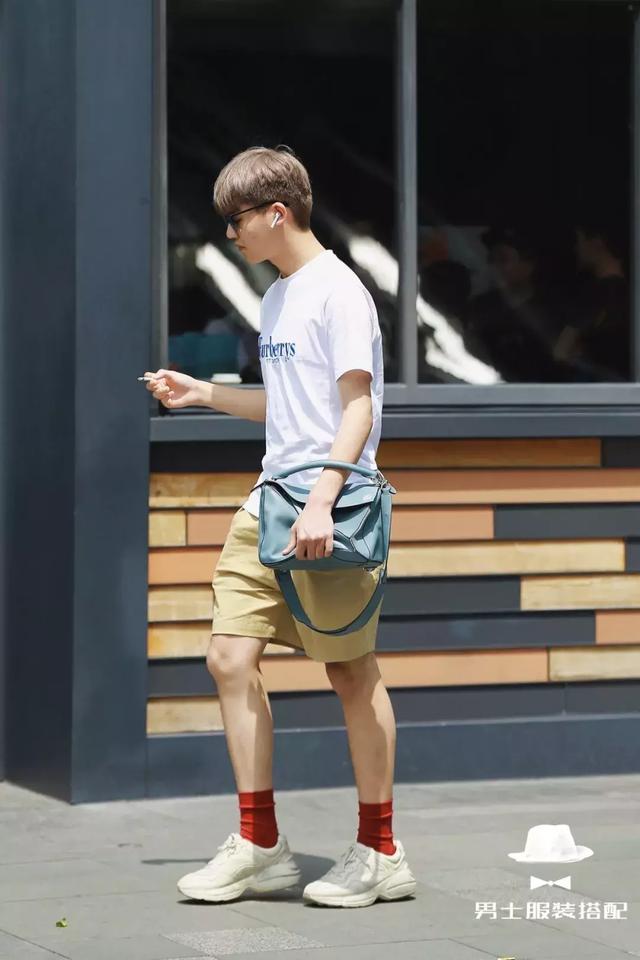 这个夏天,如何把白T恤穿得跟别人不一样?