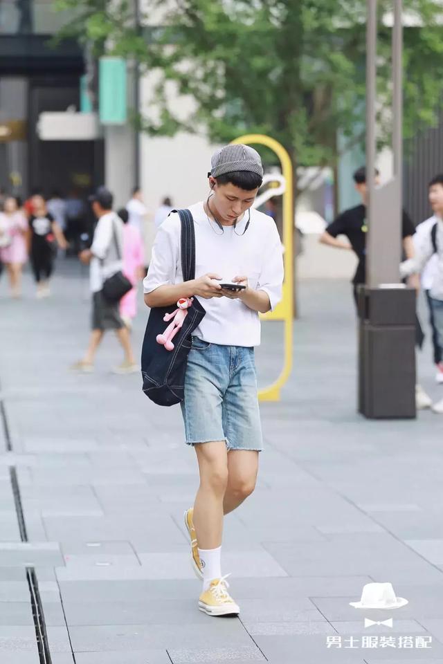 这个夏天,如何把白T恤穿得跟别人不一样?