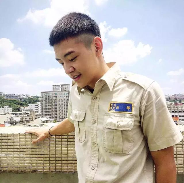 台大体育生校草,满屏荷尔蒙公狗腰吸睛撩粉